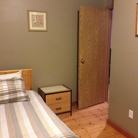 Foxlake Retreat Hanna Екстер'єр фото