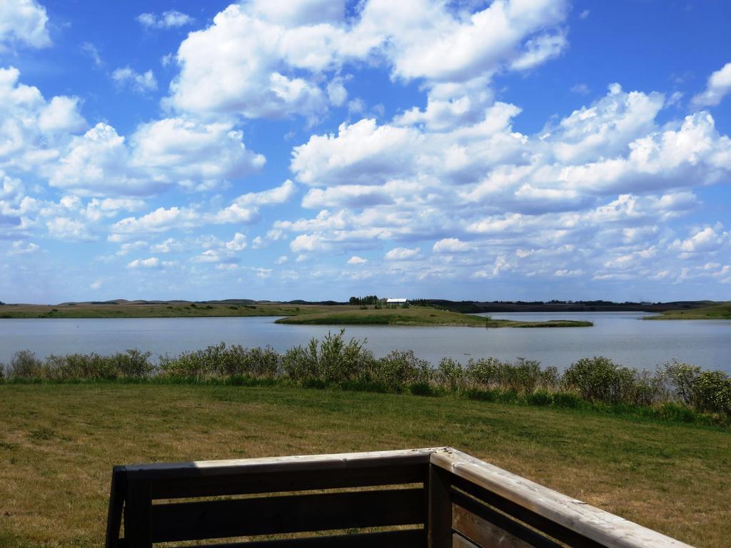 Foxlake Retreat Hanna Екстер'єр фото