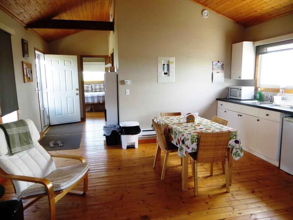 Foxlake Retreat Hanna Екстер'єр фото