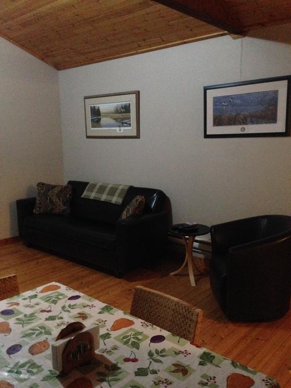 Foxlake Retreat Hanna Екстер'єр фото